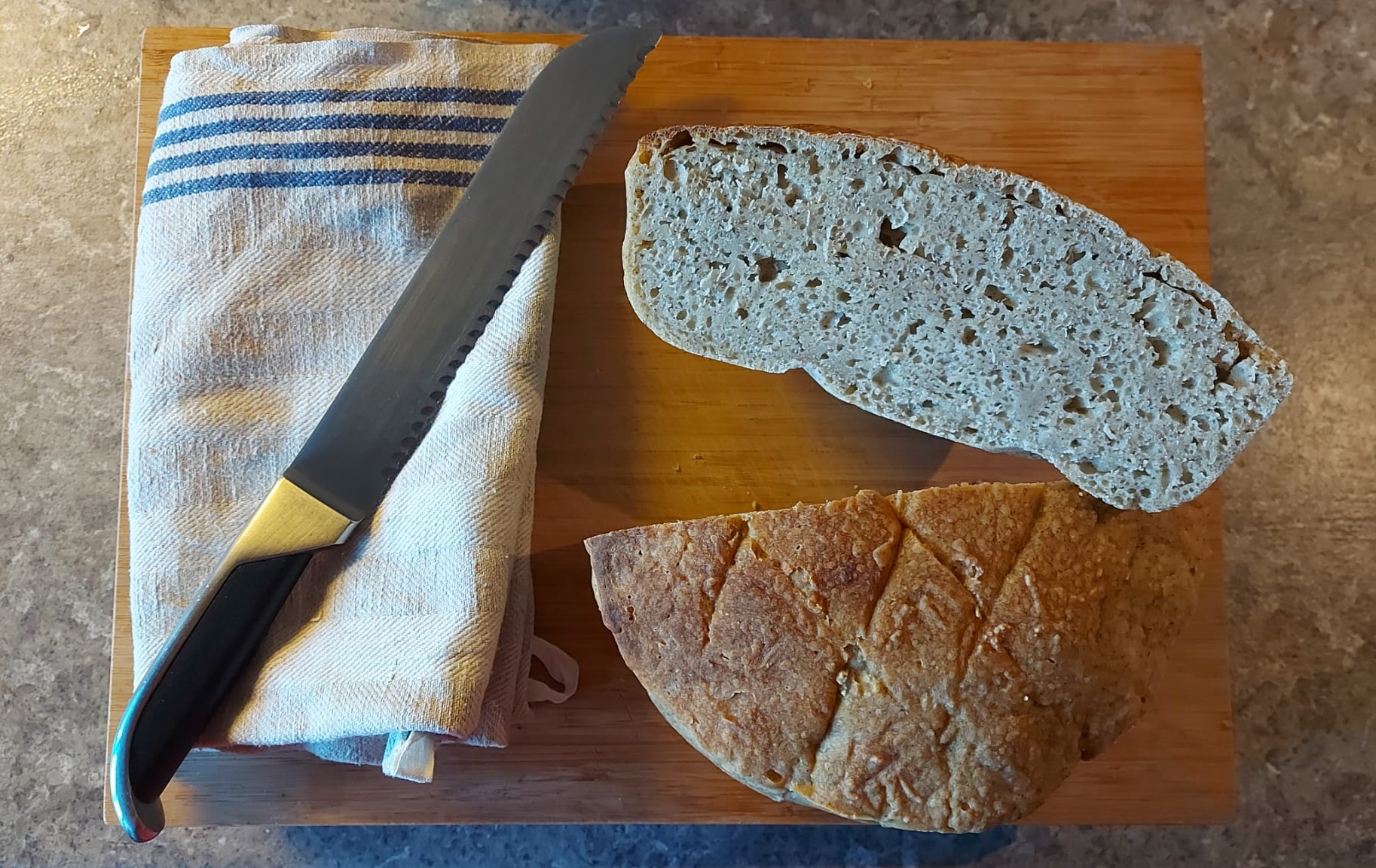 20260528-sauerteigbrot-gebacken.6a18539900b0d.jpeg